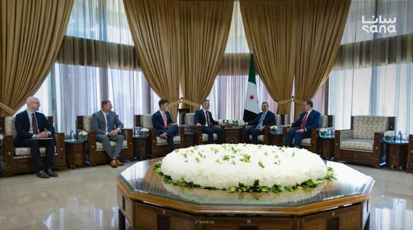 تعزيز الشراكات الاقتصادية والدبلوماسية بين سوريا والولايات المتحدة خلال زيارة وفد تجاري لدمشق