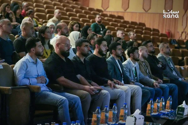 محافظة اللاذقية تنظم ندوة حول قيادة التغيير والنزاهة المؤسسية
