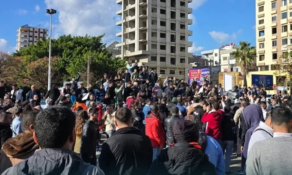 شخصيات سورية علوية ترفض التوظيف المسلح وتدعو لتجنب النزاع