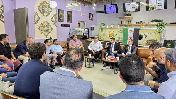 قناطري يبحث تطوير الخدمات القنصلية مع الجالية السورية بأمريكا
