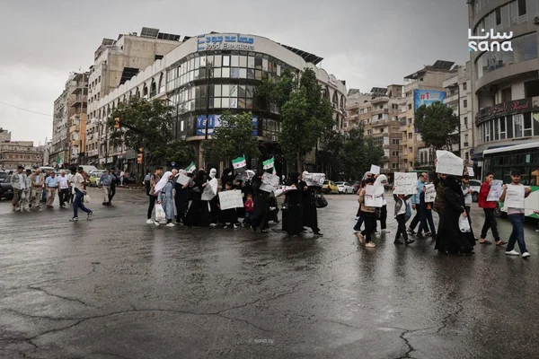 وقفة احتجاجية لأهالي حي القرابيص بحمص حول أراضي البوليفارد