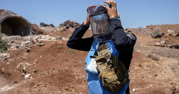 مخلفات الحرب تهدد حياة المدنيين في مزارع درعا السورية