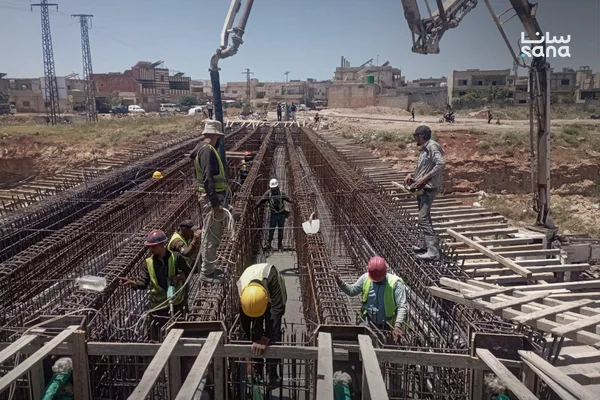 بدء أعمال صب جسر معمل الإسمنت في محافظة حمص