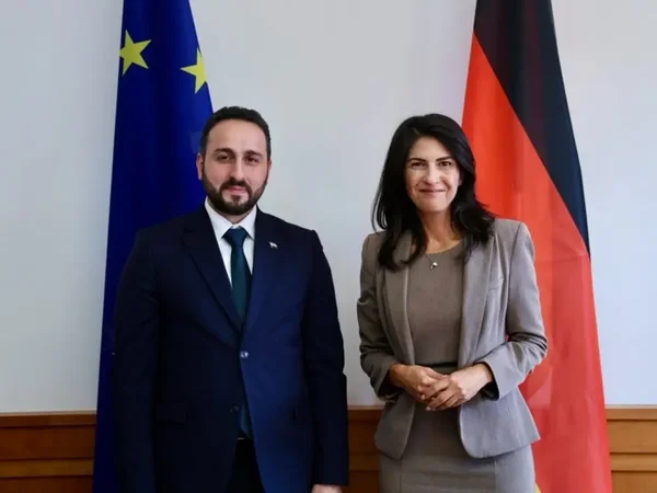 السفارة السورية في برلين تبحث تعزيز التعاون مع الخارجية الألمانية
