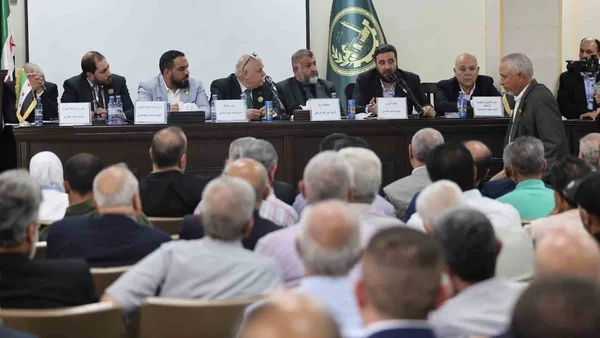 محافظ درعا يؤكد تقديم تسهيلات لجذب الاستثمارات وتنشيط الاقتصاد