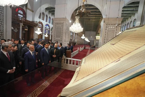 رئيس الوزراء العراقي يزور دمشق في زيارة تاريخية لبحث شراكة استراتيجية وتبرع للمعالم الدينية