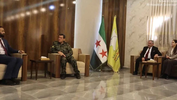 قيادات عسكرية تبحث دمج مقاتلين وفتح المحاكم في الحسكة بمشاركة العايش وأحمد