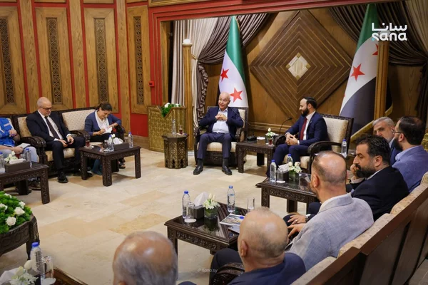محافظ حلب يبحث مع مفوض اللاجئين دعم عودة النازحين طوعياً