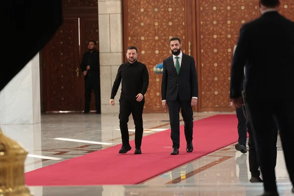 الرئيس الأوكراني زيلينسكي يزور سوريا ويبحث التعاون الأمني والاقتصادي مع الشرع