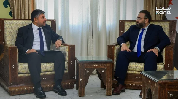 وزير الإعلام يبحث مع السفير الأذربيجاني تعزيز التعاون الإعلامي الثنائي