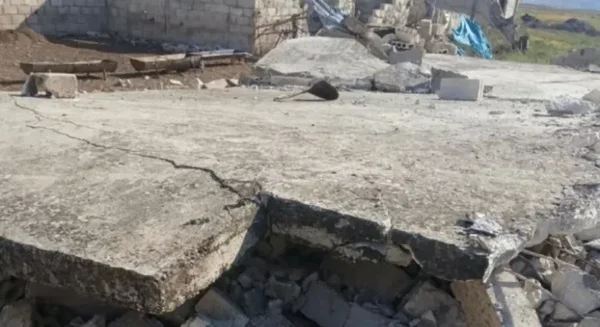 وفاة امرأة إثر انهيار منزل متضرر بريف حماة
