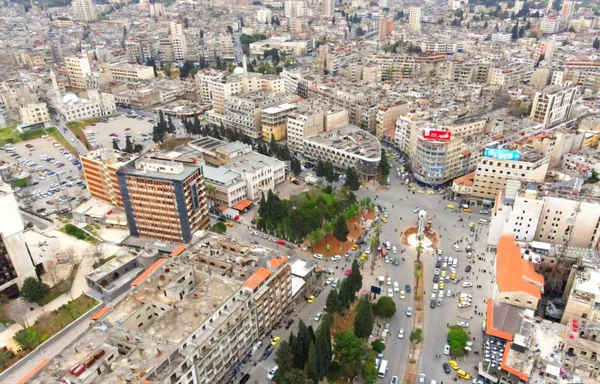 أزمة السكن في حمص: عودة النازحين تصطدم بارتفاع الإيجارات وبطء الترميم