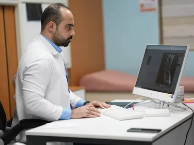 اسامة سهيل الجنزير - جراحة العظام والكسور والمفاصل