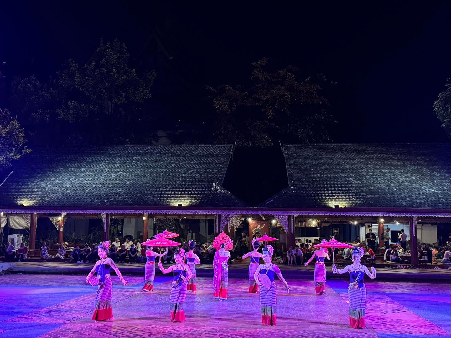 Khum Khan Toke Traditional Dinner Show