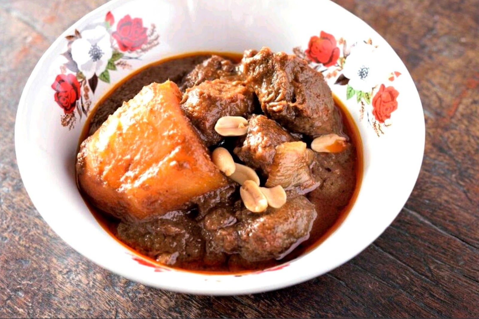 slow-cooked pork stew with herbs t supanniga