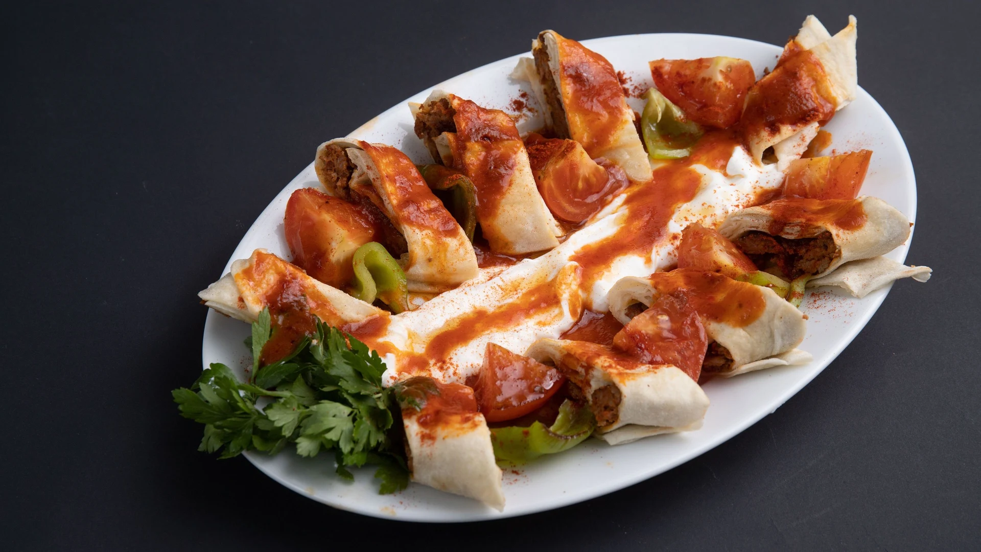 Tahir Turkish — yaprak döner, pide a lahmacun z nášho grilu