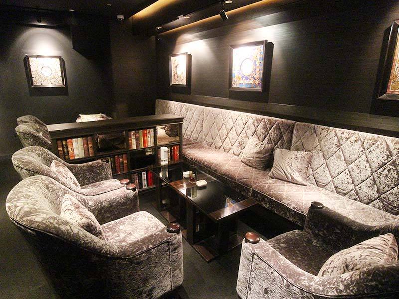 東京_六本木・西麻布_ 24 LOUNGE_黒服求人_左