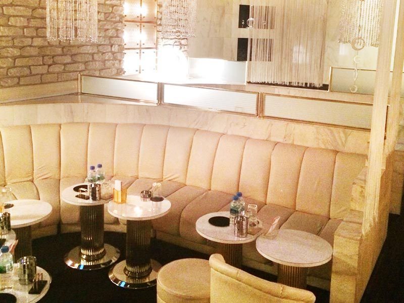 東京_調布_Girls Lounge Lillian(リリアン)_黒服求人_店内3