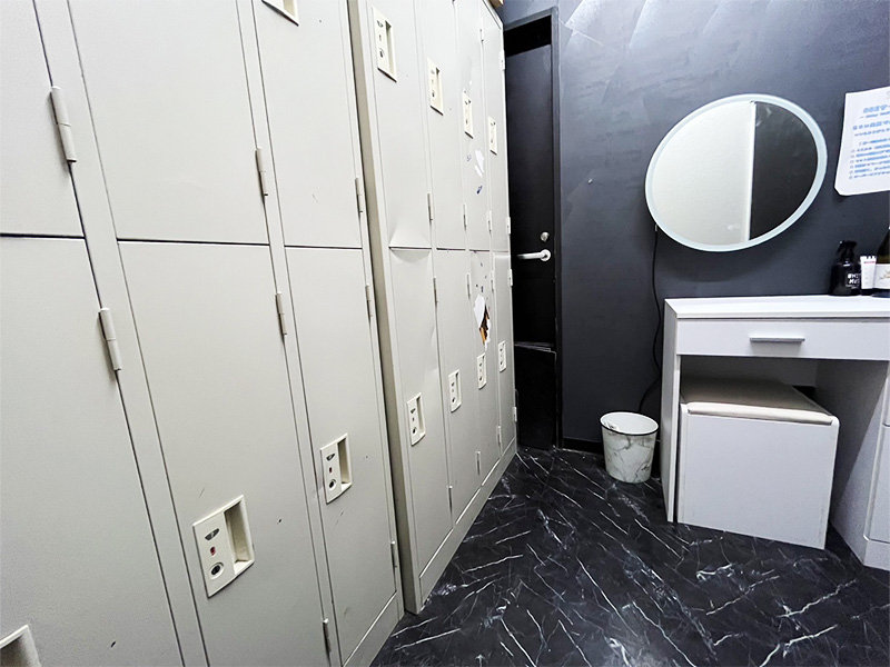 神奈川_大和_Girls bar honey(ハニー)_体入求人_バックルーム1