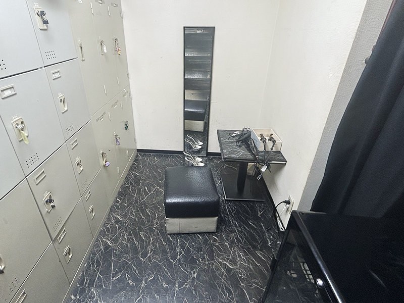 埼玉_南越谷_Lounge FINE(ファイン)_体入求人_バックルーム3