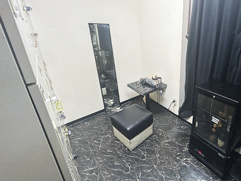 埼玉_南越谷_Lounge FINE(ファイン)_体入求人_バックルーム2