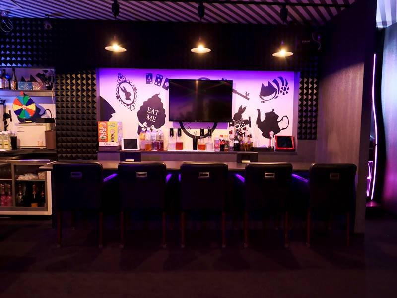 東京_町田_Girls Bar 88(ガールズバー ハチハチ)_黒服求人_店内3