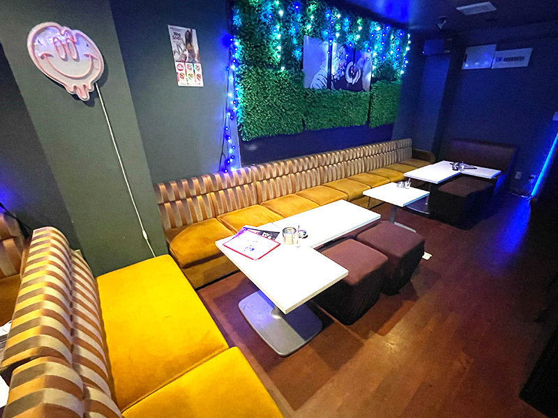 千葉_柏_ポニーテール_黒服求人_店内2