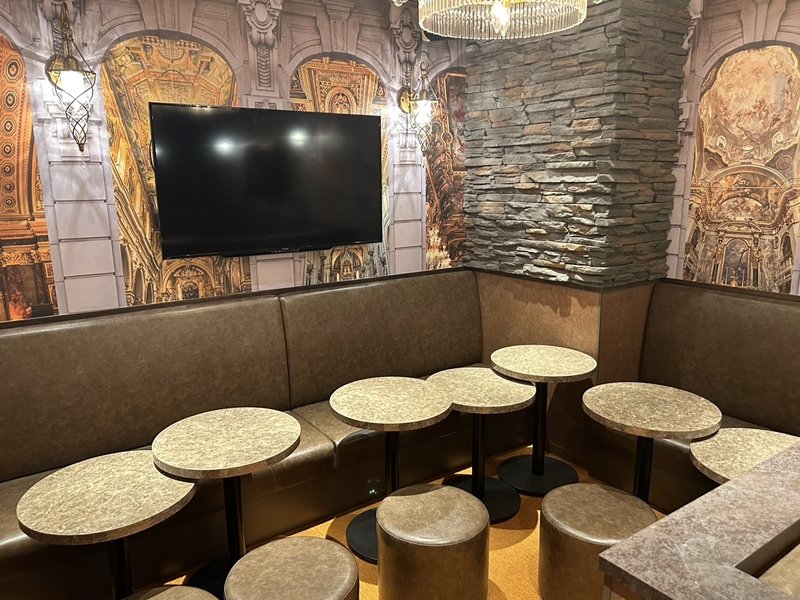 東京_明大前・烏山_CLUB ZEPHYR(ゼファー)_黒服求人_店内2