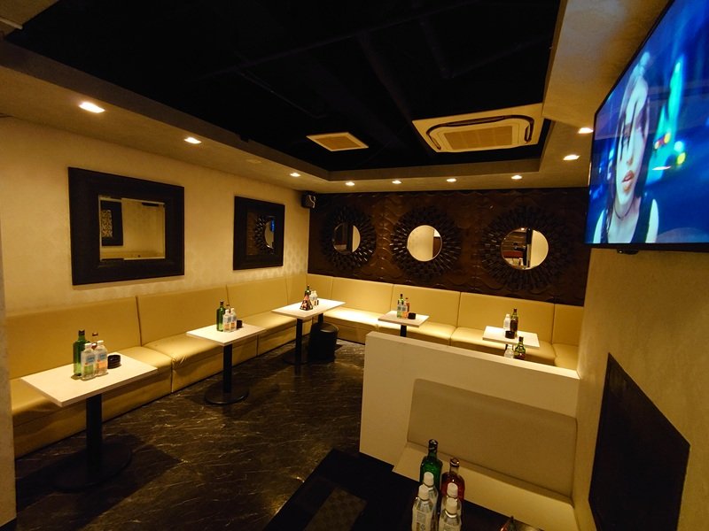 東京_高円寺_クラブ アリエル_黒服求人_店内1