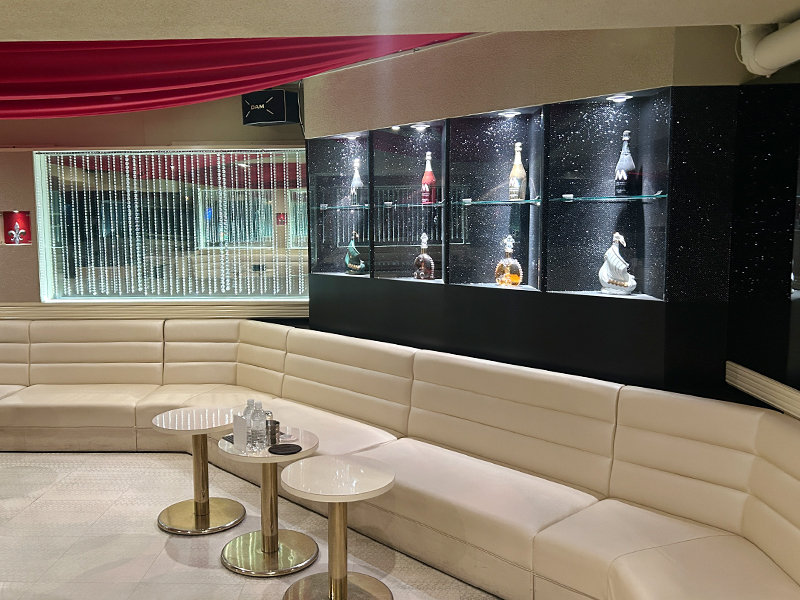 東京_池袋_TOP QUEEN(トップクイーン)_黒服求人_店内2