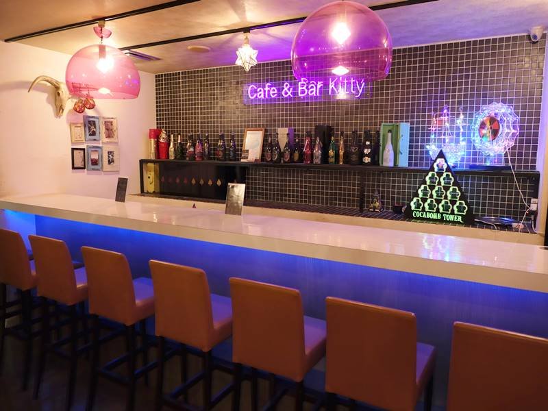 神奈川_新横浜_Girls Bar Kitty(キティ)_黒服求人_店内4