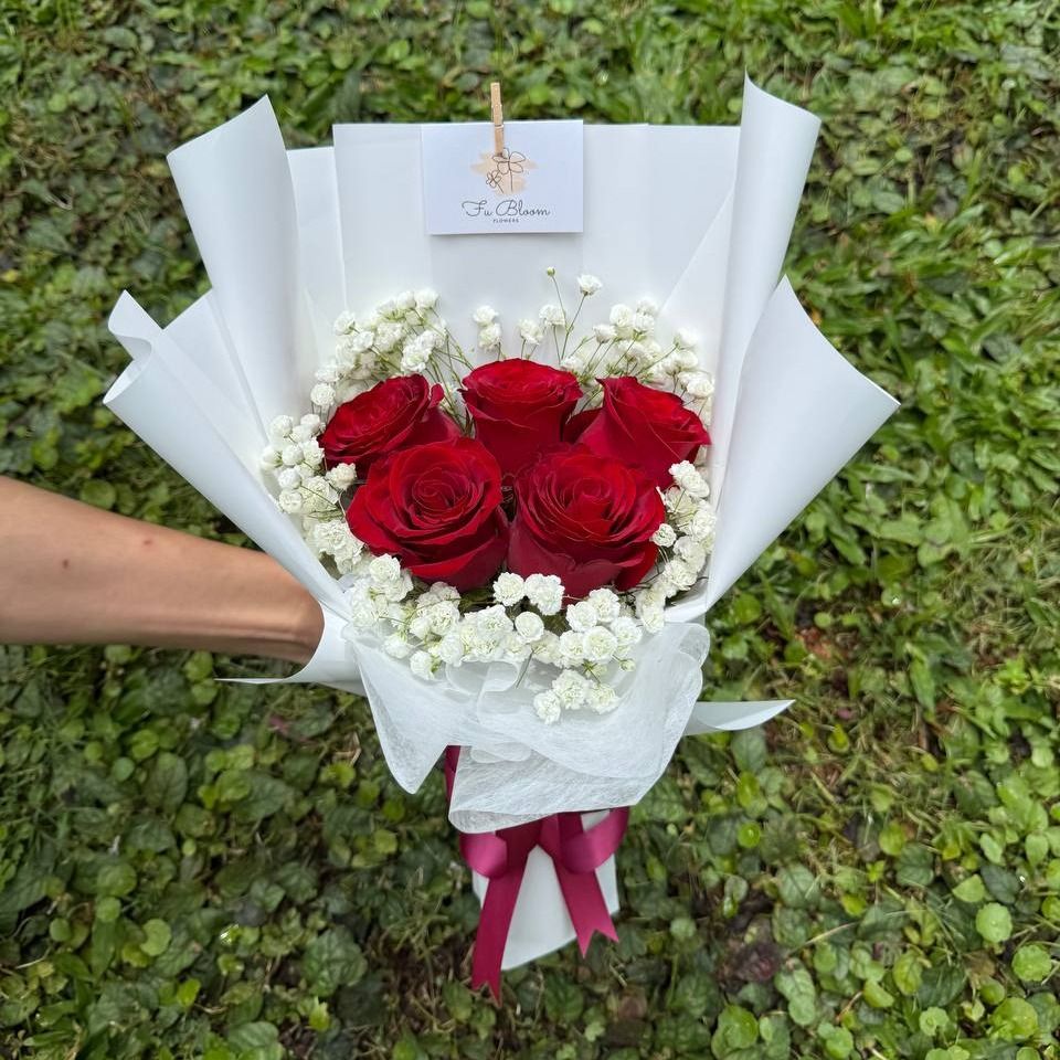 Fesh Baby Roses 5 Fresh Red Roses with baby breath - flowerfriendsg