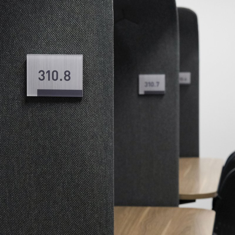 AU_WorkstationNameplate