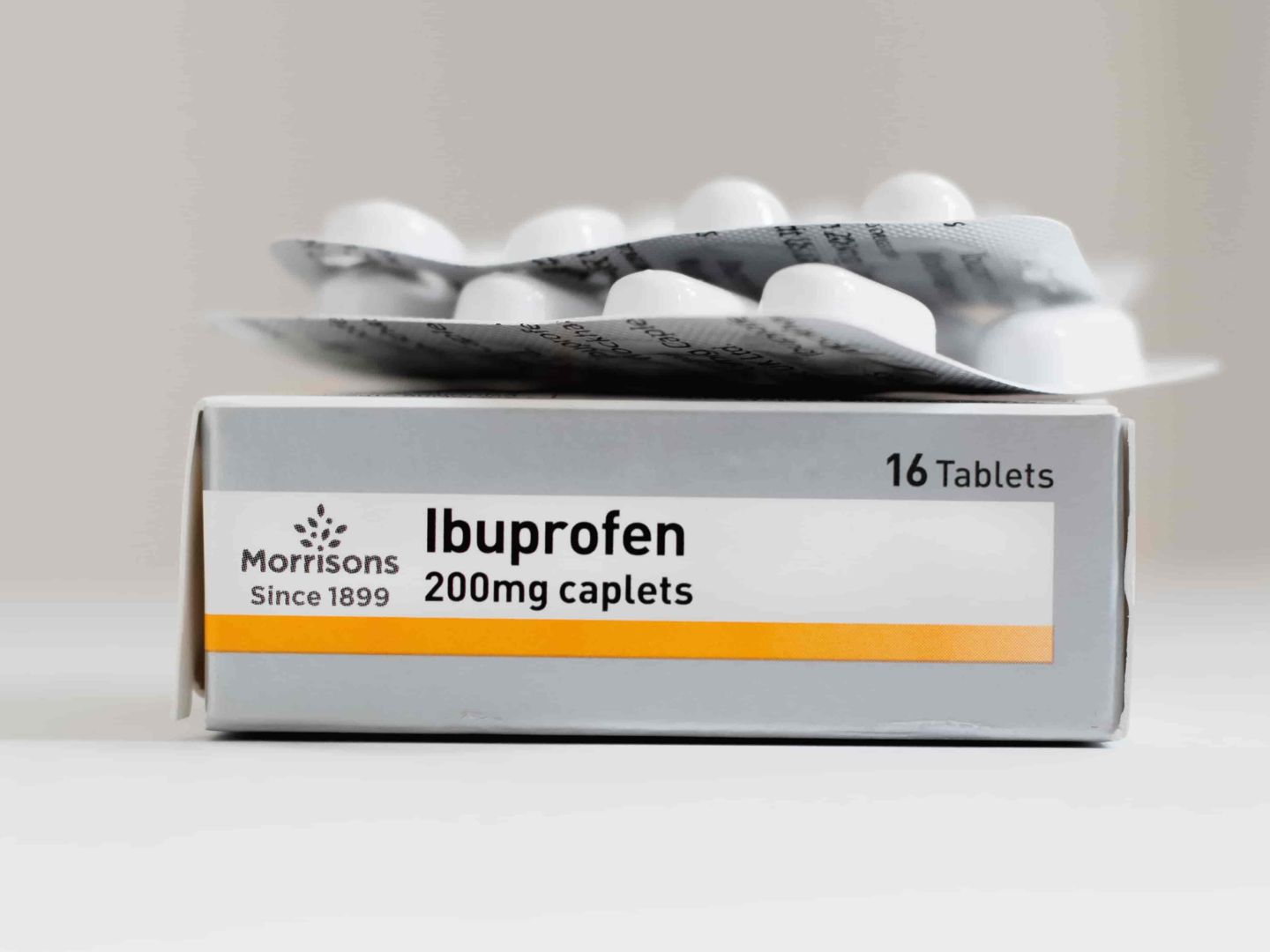 Tablete za snižavanje povišene tjelesne temperature Ibuprofen u kartonskom pakiranju