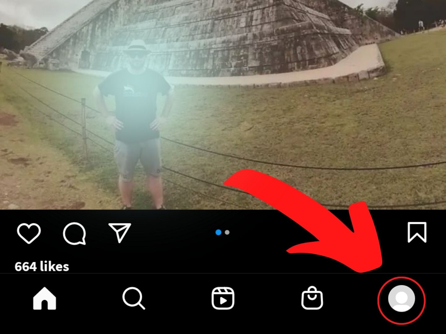 U aplikaciji Instagram crvena strelica pokazuje na doljnji desni kut ekrana u kojem se nalazi tvoj profil