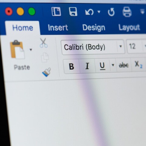 Kako dodati footerheader u Word Na ekranu otvorena MIcrosoft Word