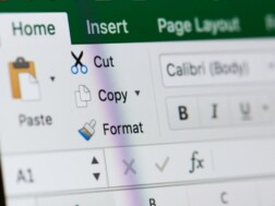 Kako maknuti crte u Excelu Na zalonu prikazana alatna traka Microsoft Excela