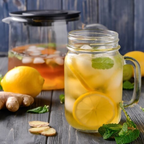 Kako napraviti cold brew čaj Poslužen hladan cold brew čaj