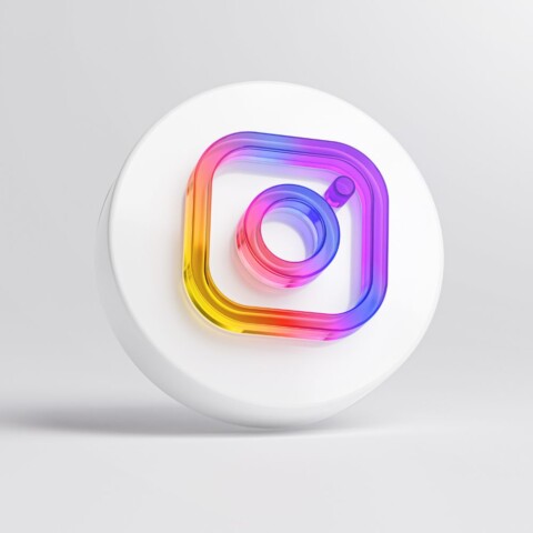 Kako anonimno pogledati Instagram story Instagram logo na bijeloj podlozi pomoći će nam da pogledamo Instagram story anonimno