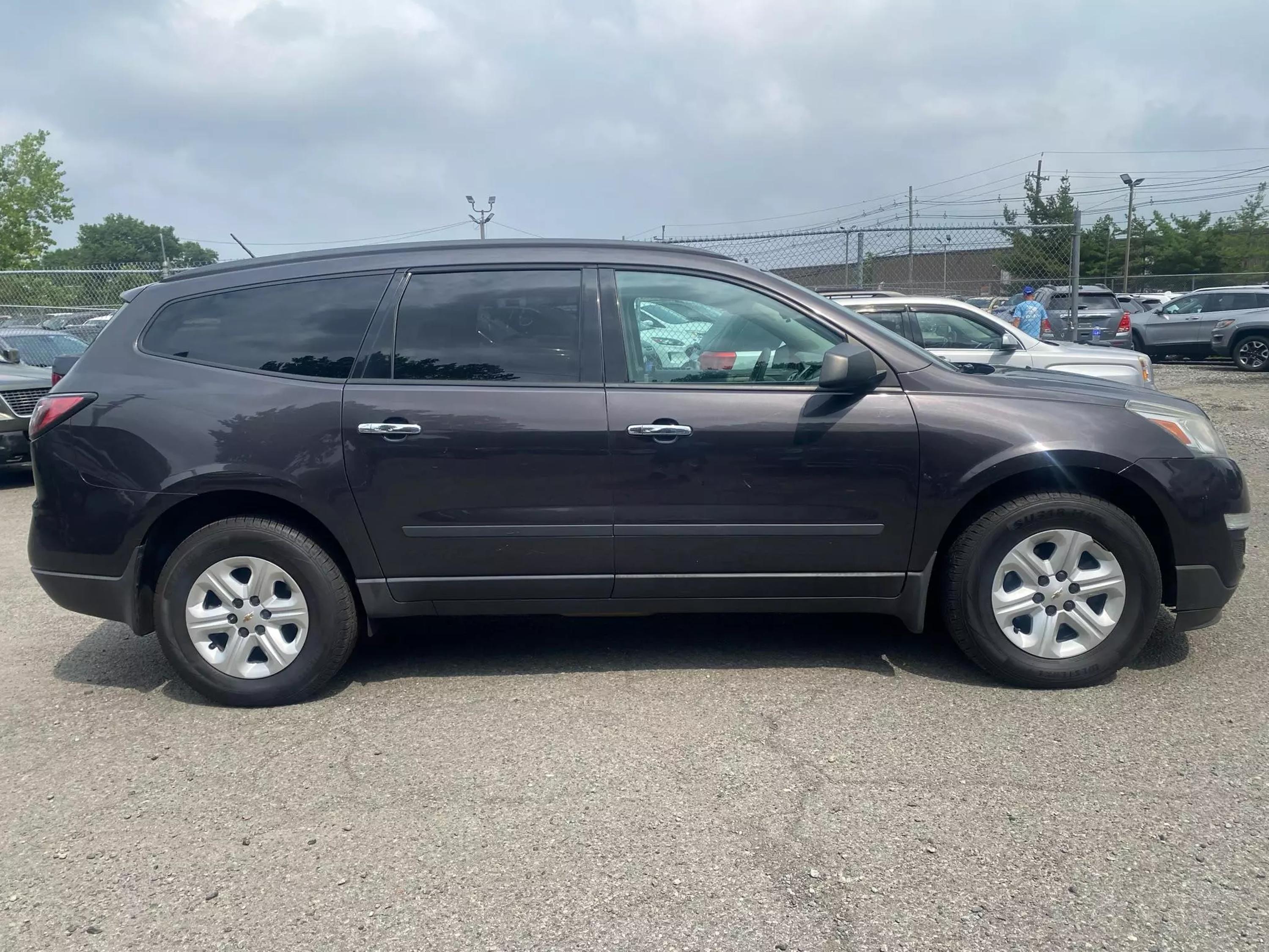 Used 2014 Chevrolet Traverse LS with VIN 1GNKVFED4EJ363421 for sale in Garfield, NJ