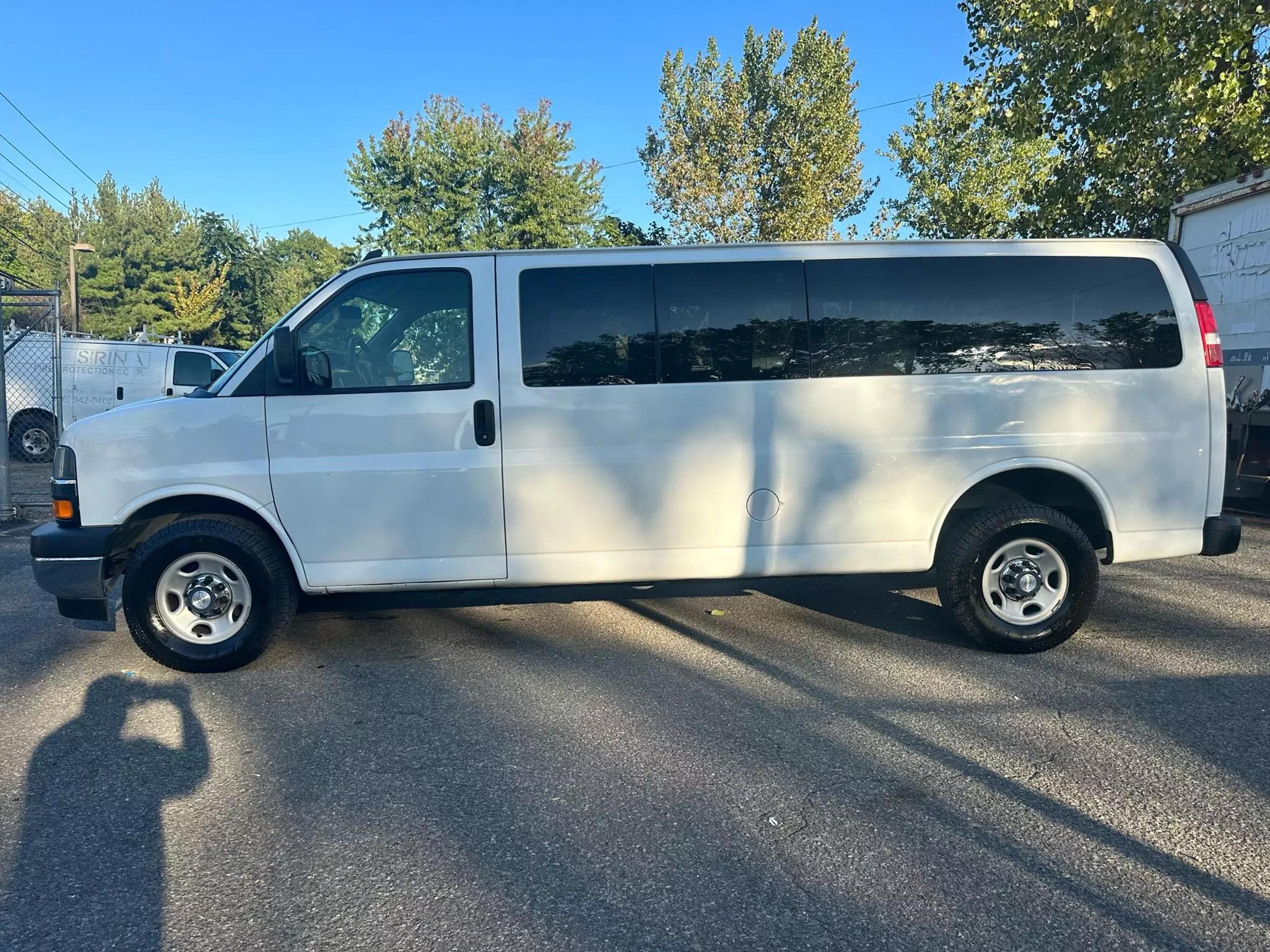 Used 2018 Chevrolet Express Passenger LT with VIN 1GAZGPFP6J1169797 for sale in Garfield, NJ