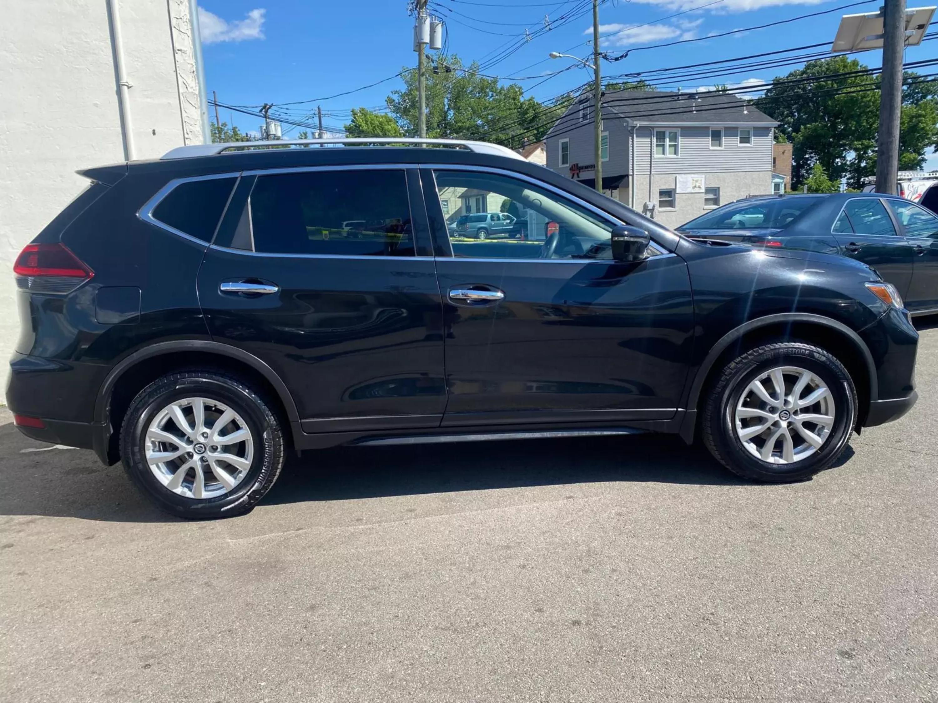 Used 2018 Nissan Rogue SV with VIN KNMAT2MV3JP543025 for sale in Garfield, NJ