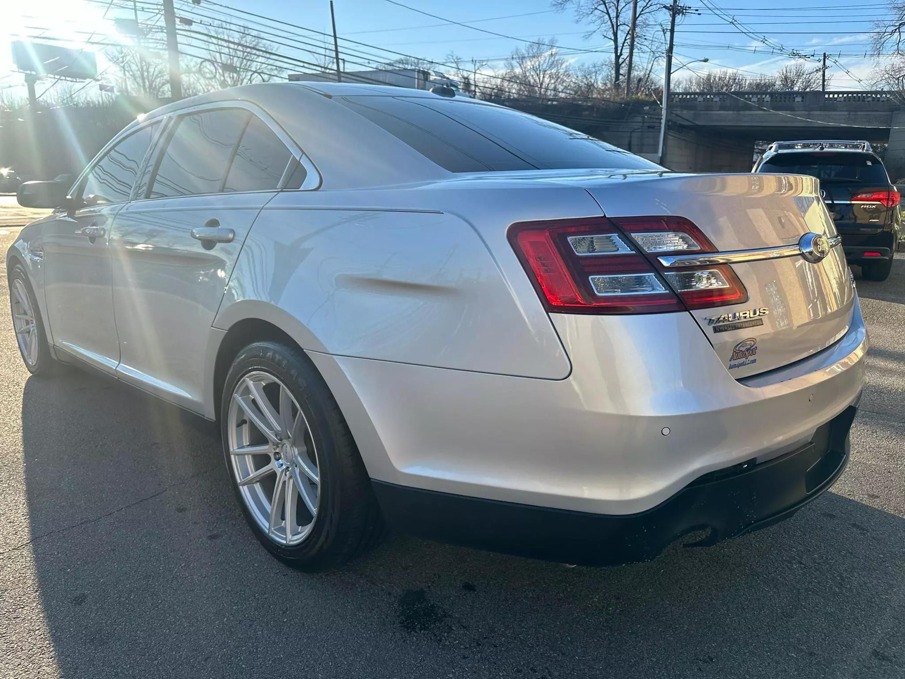 Used 2015 Ford Taurus SEL with VIN 1FAHP2H80FG130936 for sale in Garfield, NJ