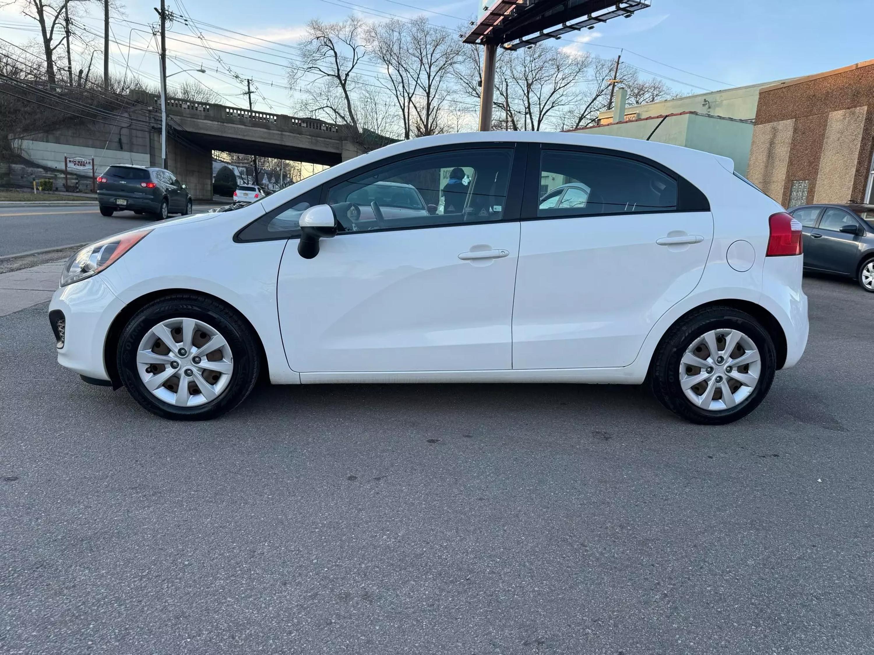 Used 2015 Kia Rio 5-Door LX with VIN KNADM5A37F6424046 for sale in Garfield, NJ