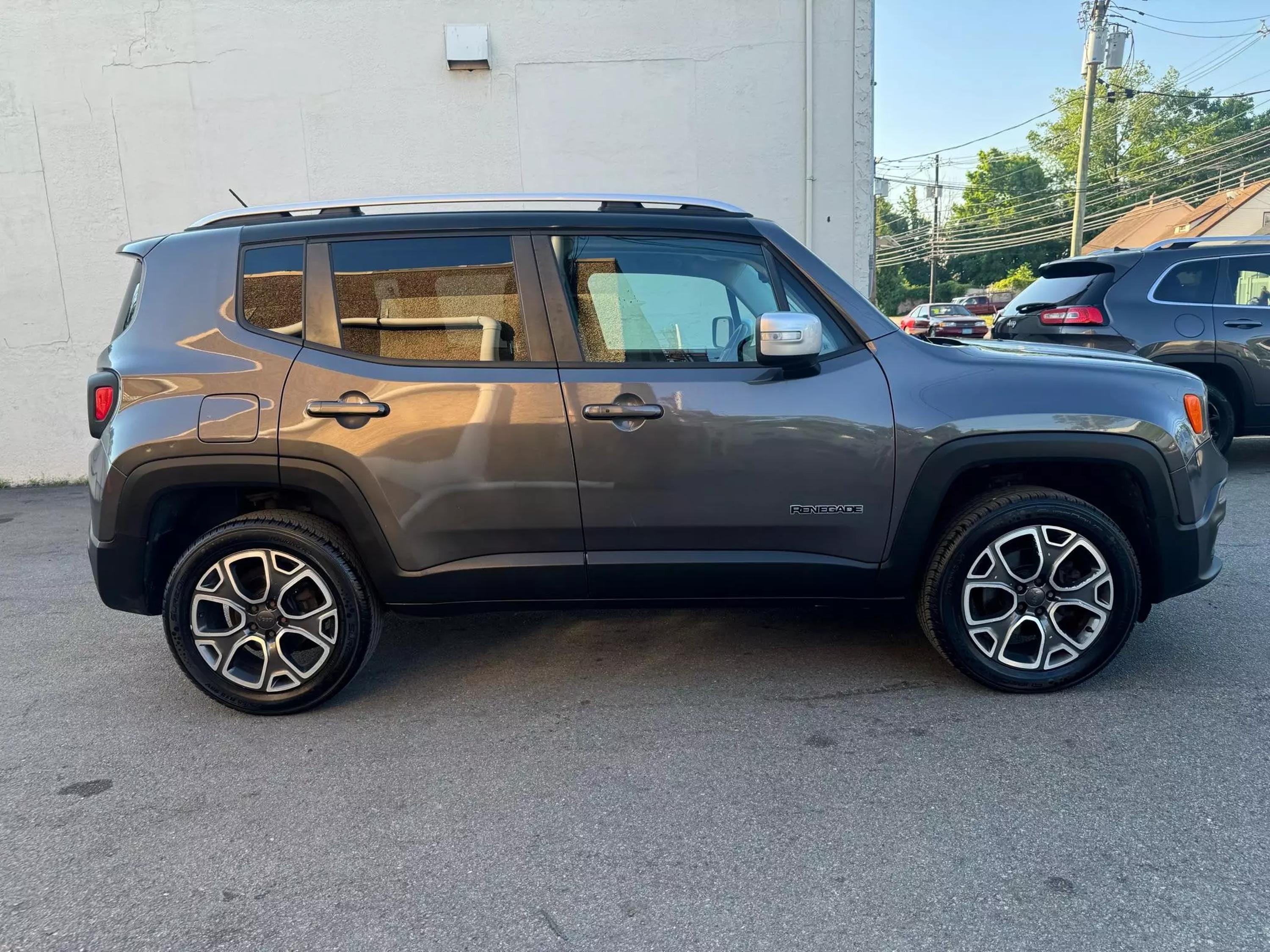 Used 2016 Jeep Renegade Limited with VIN ZACCJBDT8GPD35652 for sale in Garfield, NJ