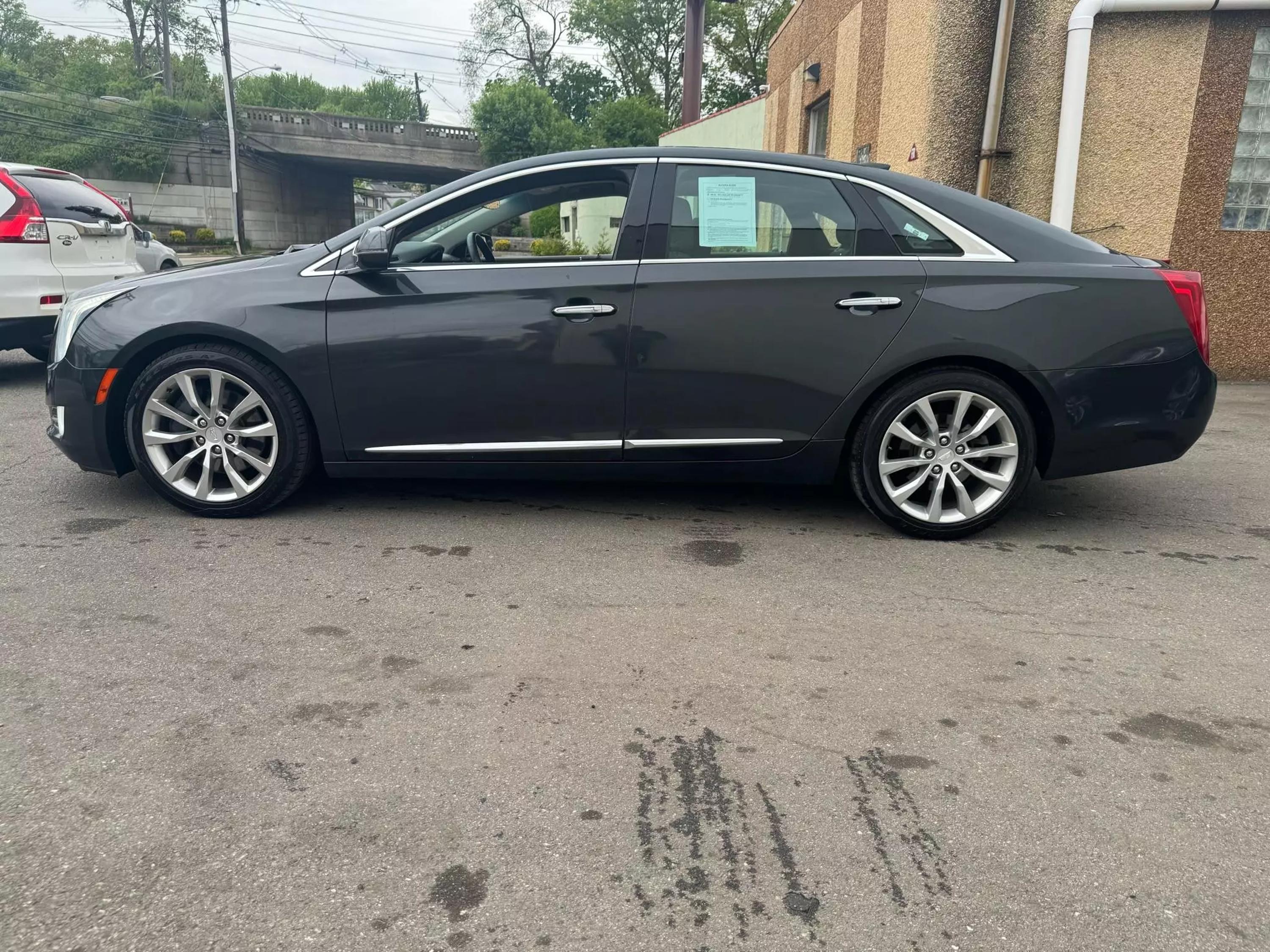 Used 2016 Cadillac XTS Luxury Collection with VIN 2G61N5S31G9184409 for sale in Garfield, NJ