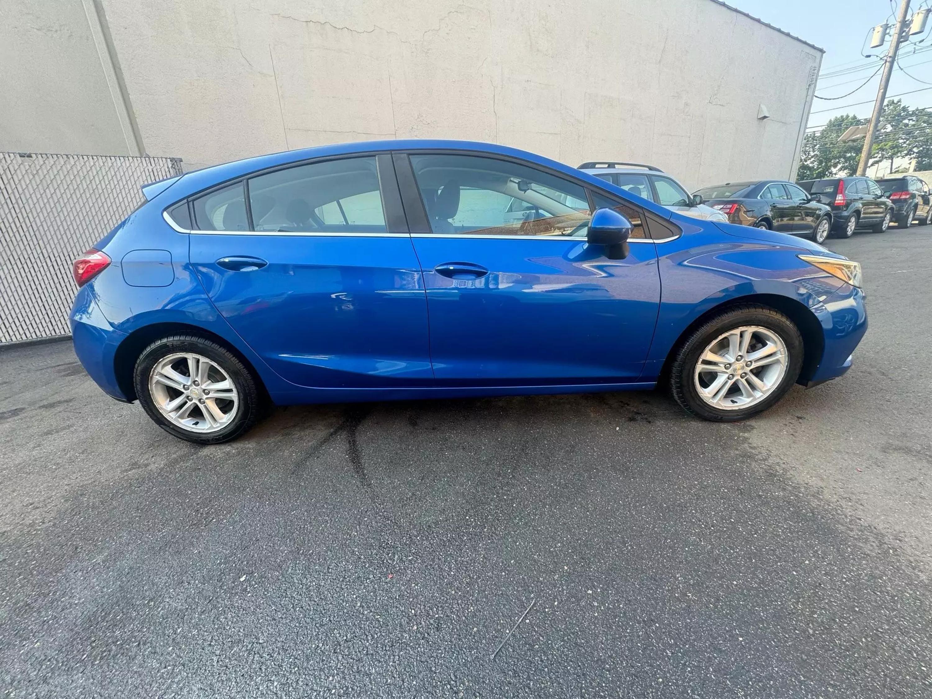 Used 2017 Chevrolet Cruze LT with VIN 3G1BE6SM1HS529628 for sale in Garfield, NJ