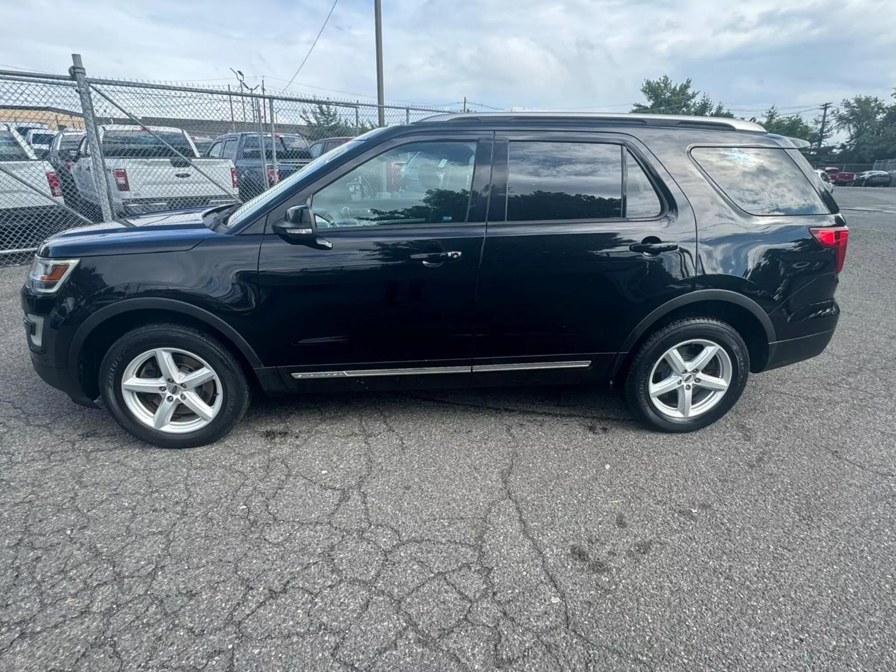 Used 2017 Ford Explorer XLT with VIN 1FM5K8D87HGD94190 for sale in Garfield, NJ