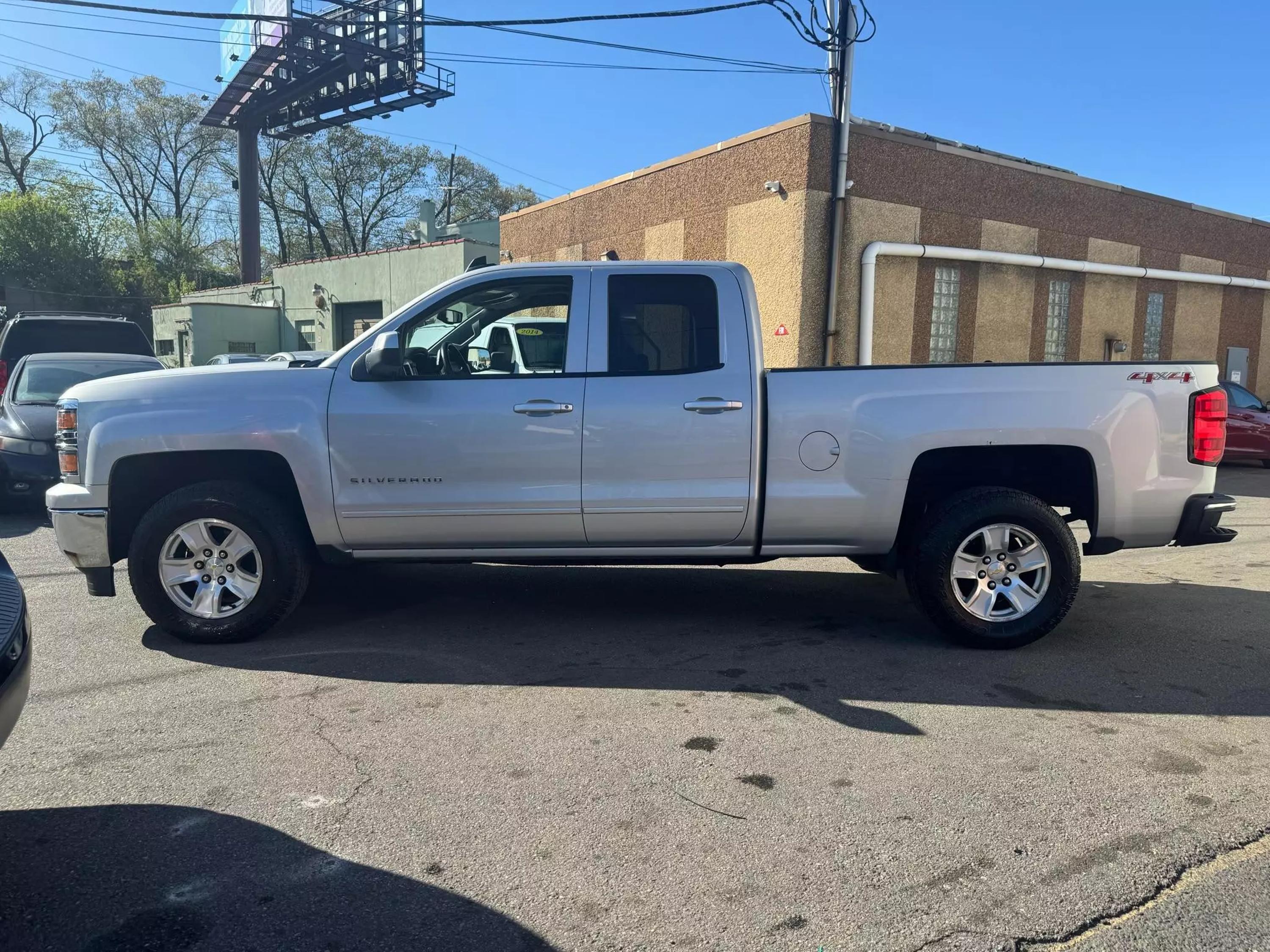 Used 2015 Chevrolet Silverado 1500 LT with VIN 1GCVKREH4FZ206042 for sale in Garfield, NJ