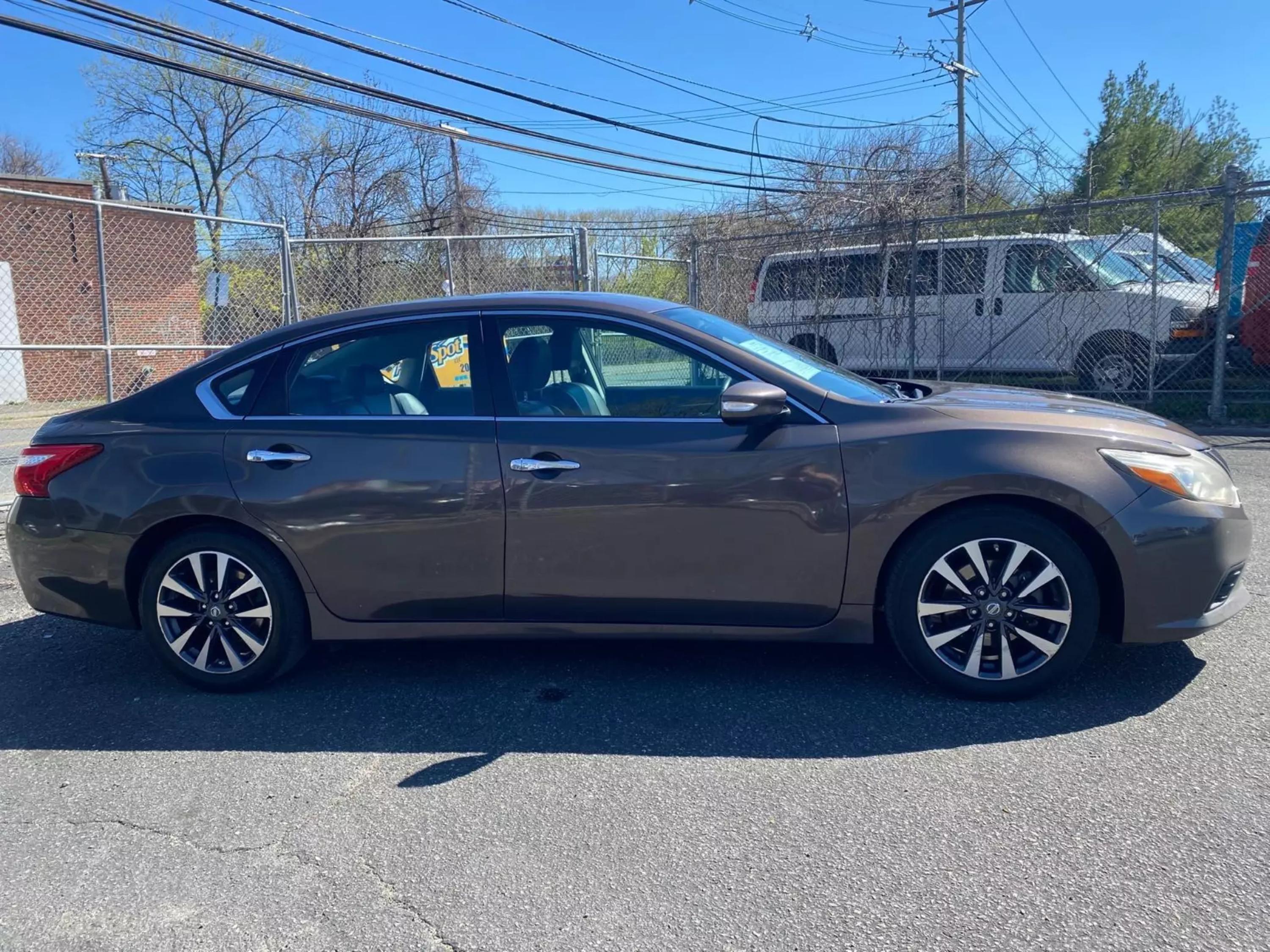 Used 2017 Nissan Altima SL with VIN 1N4AL3AP2HC224380 for sale in Garfield, NJ